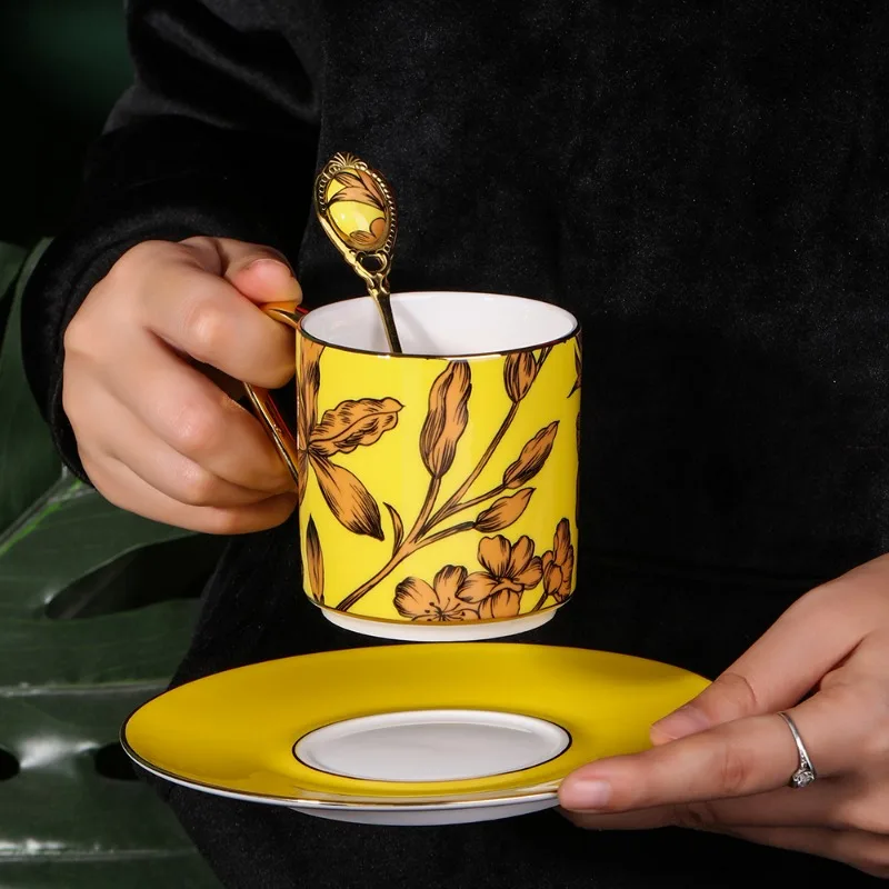 European Style Top-grade Bone China Coffee Cups Saucer Set Exquisite Gold Rim Beautiful Flower Teacup Ceramic Kitchen Accessorie