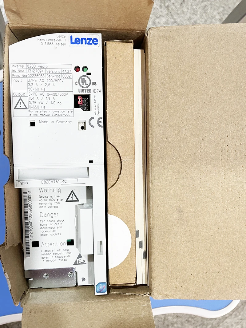 

E82EV751-4C E82EV751K4C LENZE новый и оригинальный