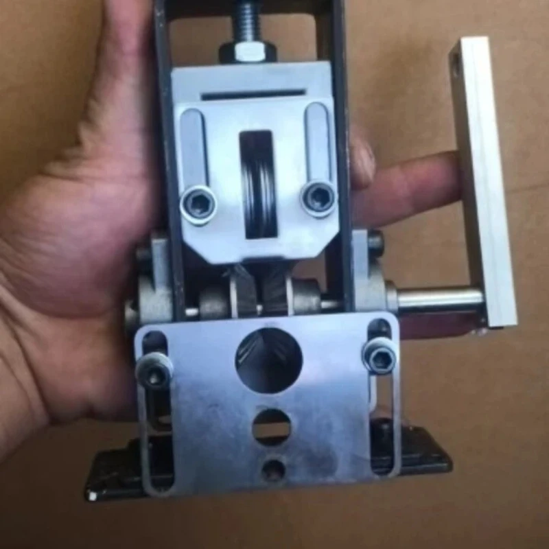 denudeur-de-fils-portable-manuel-a-alimentation-par-perceuse-1-25-mm-machine-a-denuder-les-cables-en-cuivre-pour-le-recyclage-manivelle-incluse