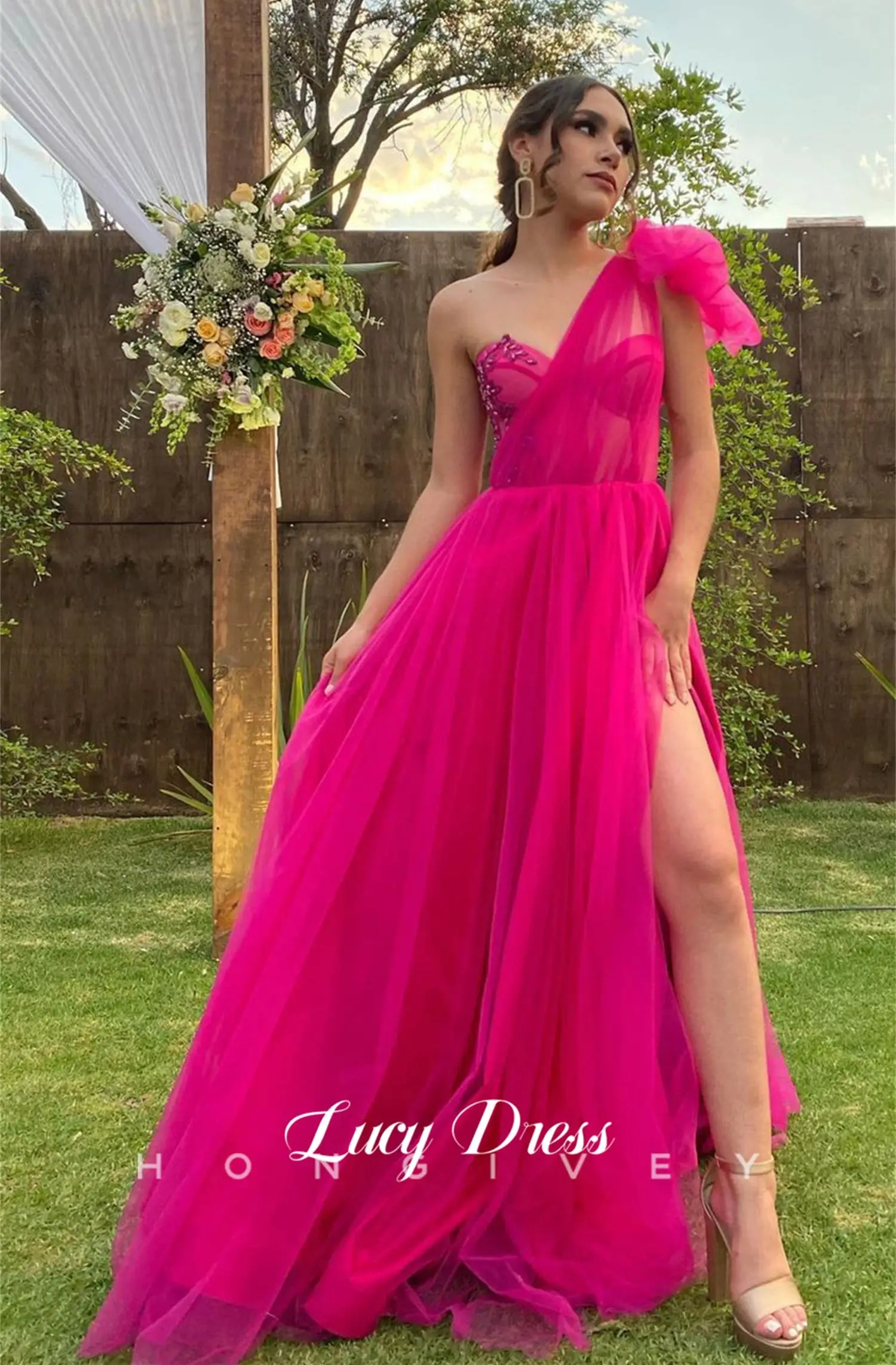 Lucy Party Dress Ball Gown Line A una spalla Sleeve Mesh fessura Rose Red Gala abiti da sposa per le donne elegante sera