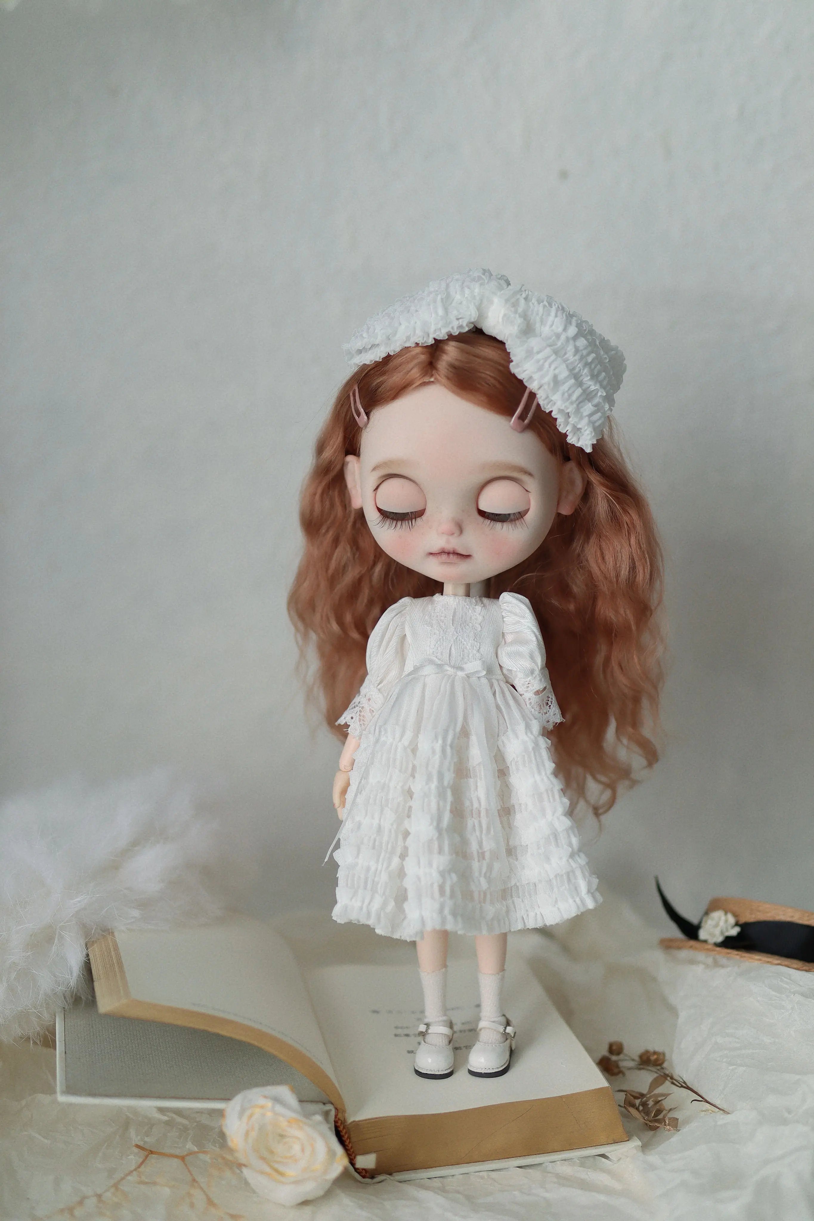 

Blythes Doll Dress suitable for 1/6 size new white bow Princess skirt dress length + crystal headband 2 piece set for ladies30cm