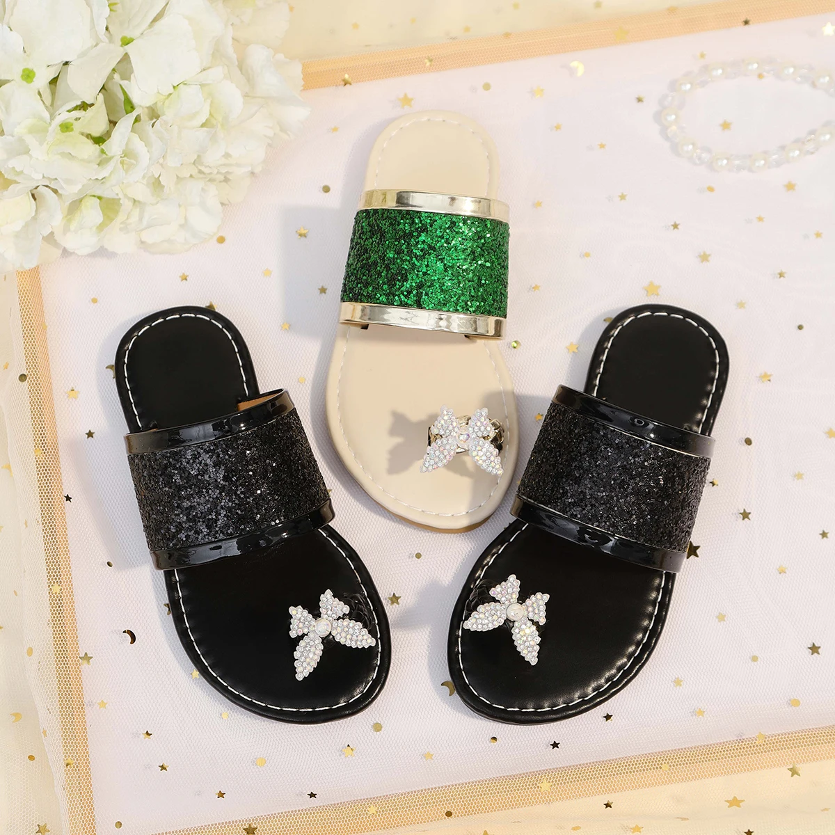 Little Girls Glitter Metallic Sandals 2026 New Summer Kids Barefoot Beach Slippers Non-slip Comfort Versatile Outdoor Pool Shoes