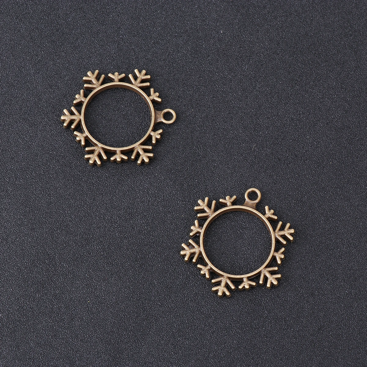 

10Pcs DIY Alloy Pendant Frame Snowflake Design Jewelry Making Pendants Accessories Alloy Pendant Frame Jewelry Making Pendants