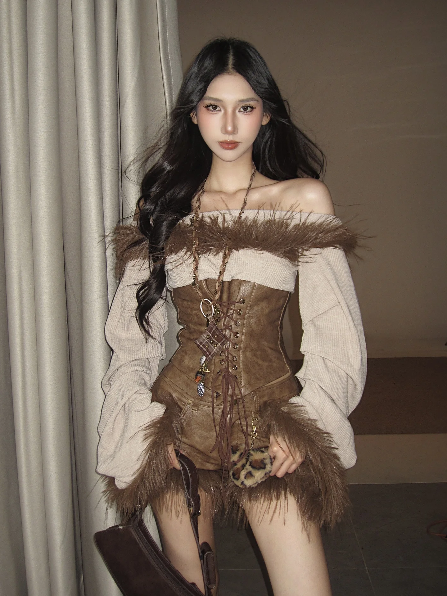 

PRO83 Millennium Y2K Ретро Floral Accory Plu Long Sve Slim Fit Топ с меховым поясом, комплект из двух предметов с высокой талией