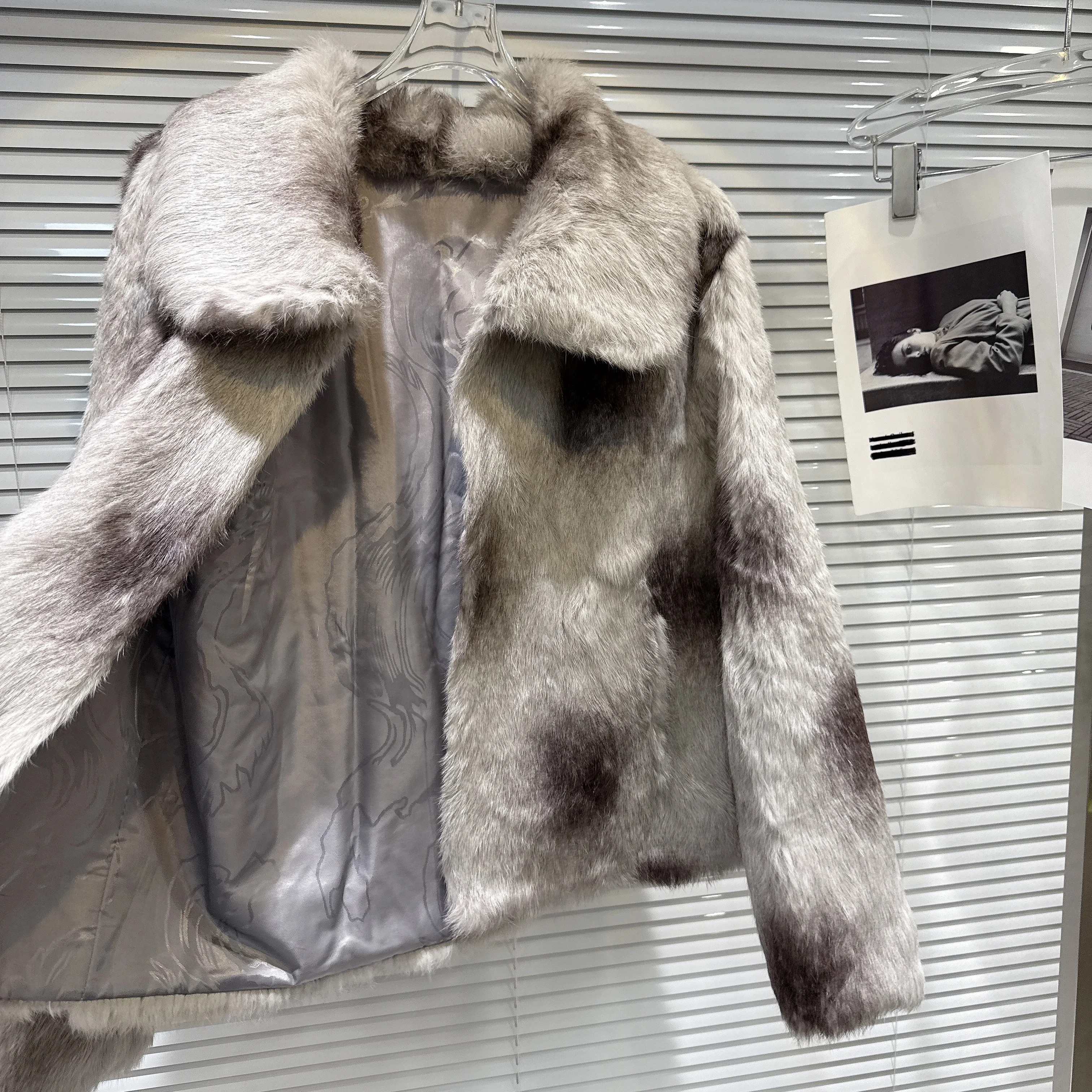 韓国風エレガント社交界ターンダウンカラーカジュアルルーズフェイクラビットファーコート女性用冬厚手プラッシュ暖かいショートジャケット