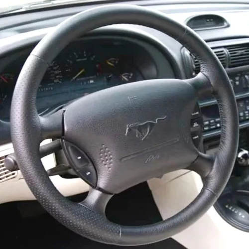 Imagen 2 del producto Volante de coche de estilo personalizado para Ford Mustang SVT Cobra GT 2001 2002 2003 2004, accesorio de cuero trenzado de fibra de carbono