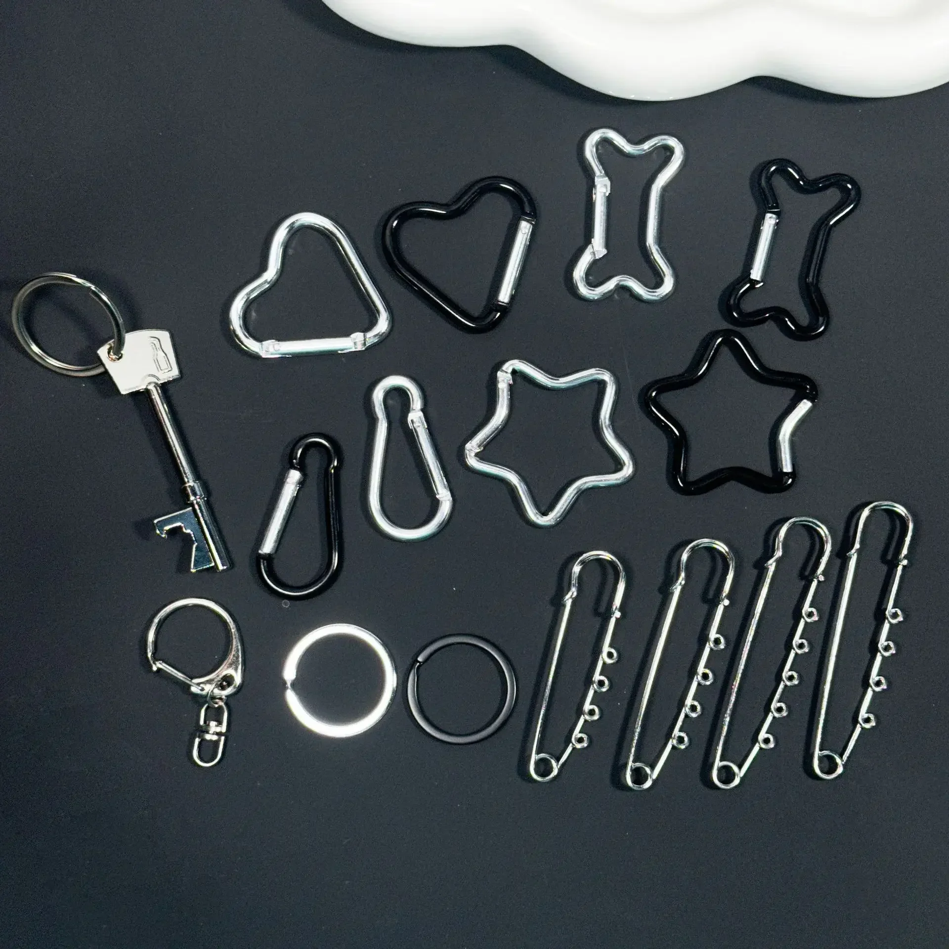 

2024 New Aluminum Alloy Bag Buckle Spring Hook Personalized Metal Keychain Trend Simple Bag Accessories