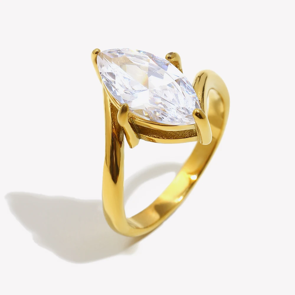 

Women's 18K Gold Plated Stainless Steel Ring with Horse Eye Oblique Zircon - Elegant Jewelry Gift