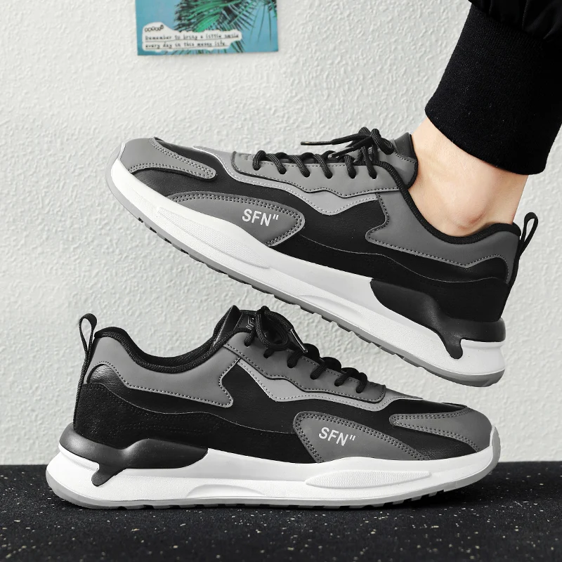 أحذية رياضية كاجوال للرجال، أحذية رياضية خارجية كبيرة الحجم من جلد البولي يوريثان مسطحة، مضادة للانزلاق ومقاومة للاهتراء ومريحة برباط