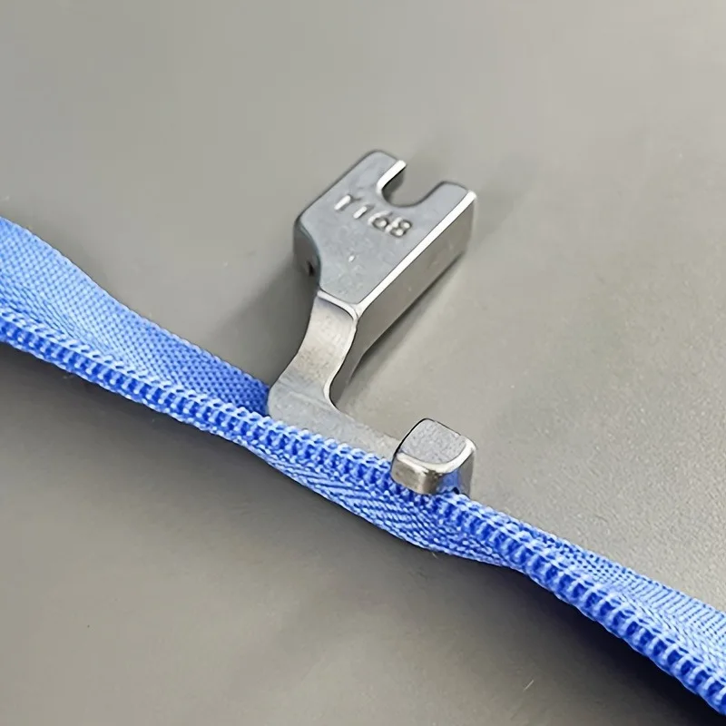 Prensatelas industrial de acero T168 para máquina de coser, prensatelas de cremallera de una sola cara, accesorio para cremallera invisible, gris plateado para la mayoría de las máquinas.