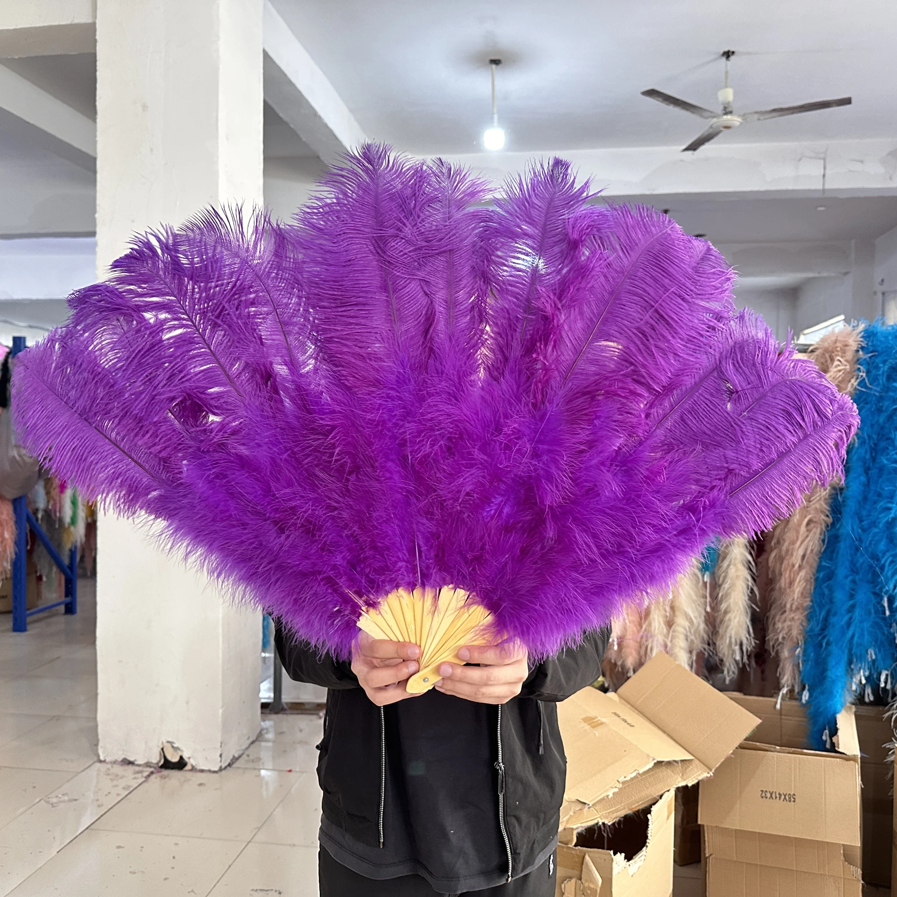 

Natural Purple Ostrich Feather Fans for Stage Performance Dancer Show Fan Carnival Wedding Party Props Ostrich Plumes Hand Fan