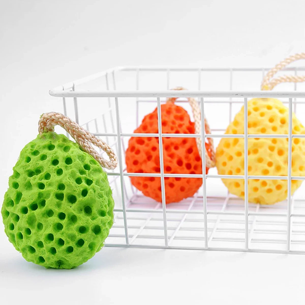 1pc-Honeycomb shower sponge body scrub, super exfoliating home spa shower puff sponge - bathroom accessories random color