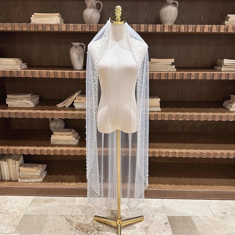 elegante-velo-da-sposa-con-bordo-in-perle-velo-da-sposa-con-perle-sparse-velo-da-ballo-in-tulle-morbido-velo-da-cattedrale-a-un-livello-con-pettine-in-metallo