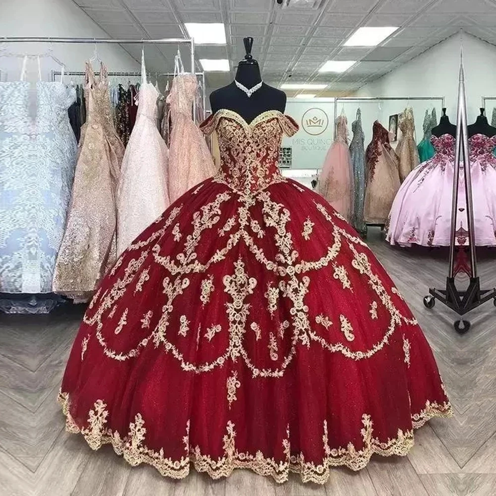 Burgundii Quinceanera suknie złote aplikacje słodkie 16 księżniczka suknia Grils Party Off ramię V Neck Vestido De 15 Anos 2023