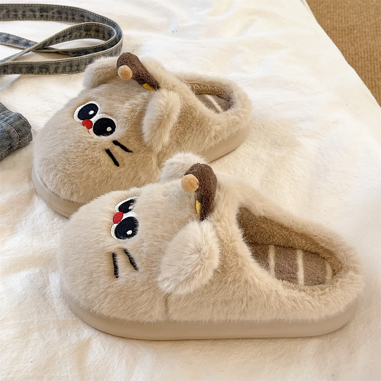 Black slippers for women winter  cute hats for cats at home non-slip thick bottom plush Indoor home cotton slippers warm girl ﻿