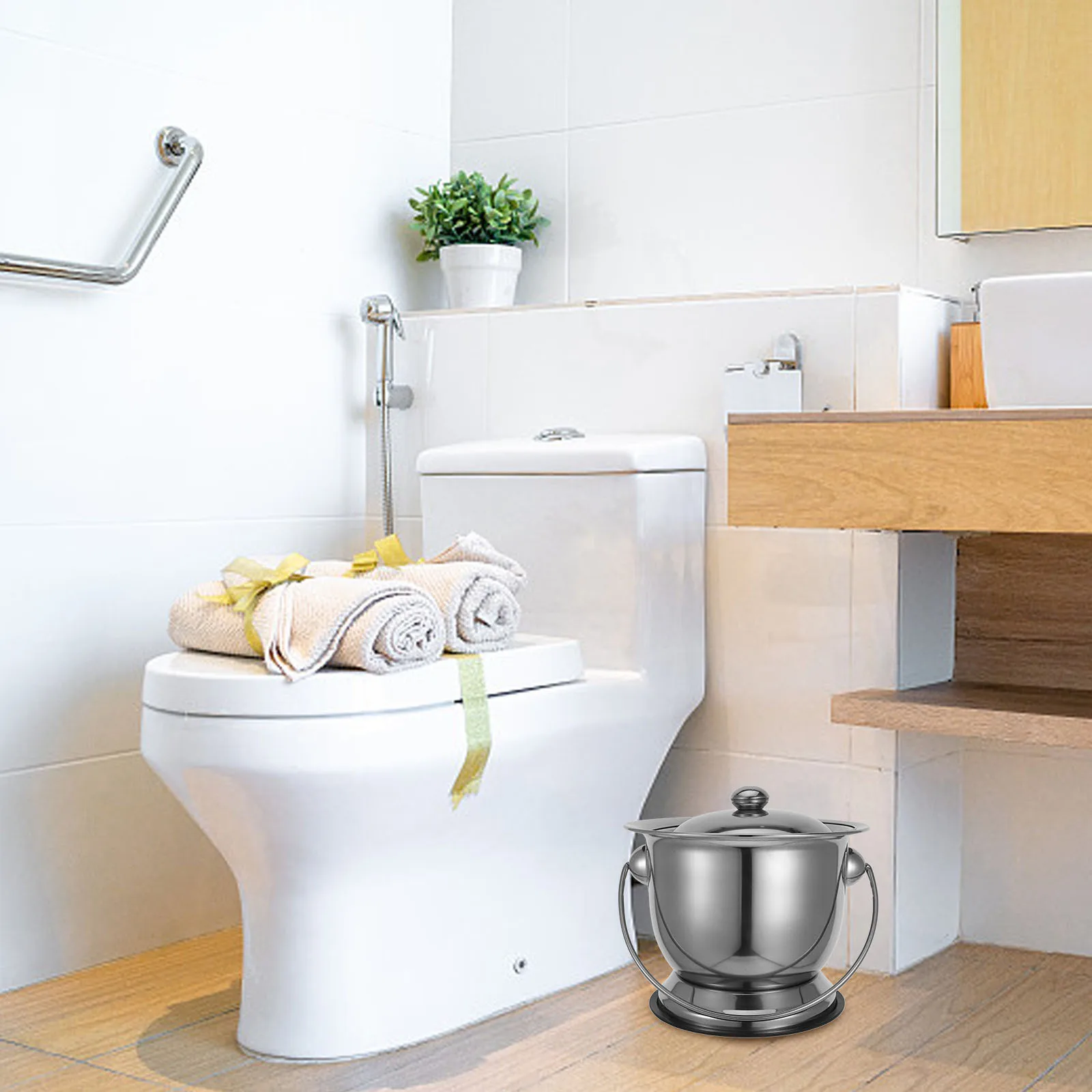 

Stainless Steel Chamber Pot Covered Spittoon Portable Urinal Bedside Pee Pot Bucket Bedroom Urinal Adult Patients Elderly