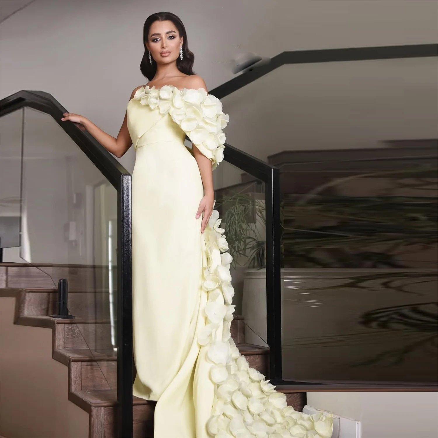 

Потрясающее 3D-платье для выпускного вечера с цветами ручной работы, атласное, с открытыми плечами и шлейфом, вечернее платье для свадебной вечеринки в Саудовской Аравии