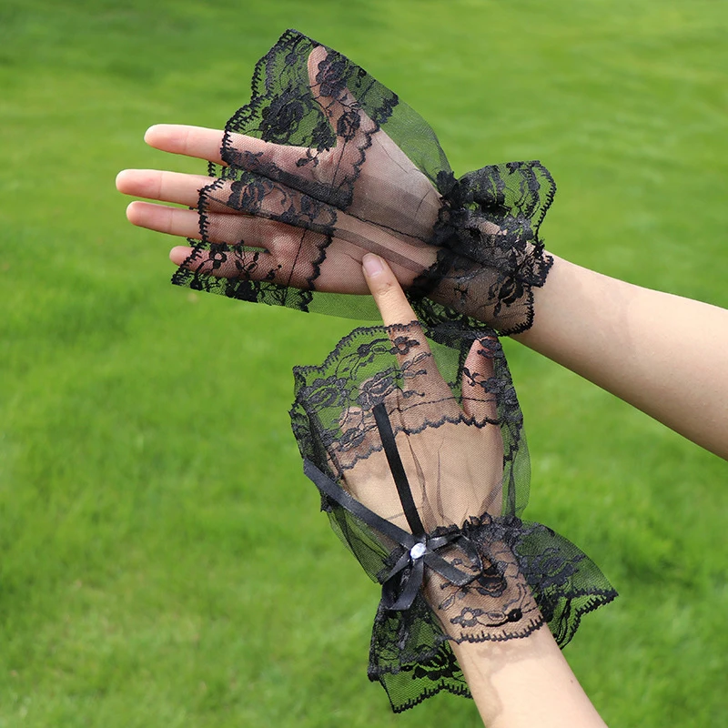 1Pair Women Short Lace Hand Sleeves Retro Fashion Hollow Arm Sleeves Ruffled Floral Wrist Cuff Ladies Elegant Lolita Gloves