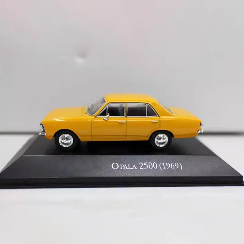 Diecast 1:43 Scale Opala 2500 60s Model Alloy Car Finished Product Simulation Series Toy Automobile Souvenirs Collection Gift