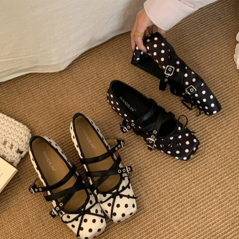 

Summer New Buckle Latch Soft-soled Flats Shoes Square Head Women Shoes Polka Women Shoes Fashion Shallow Flat Shoes 29847