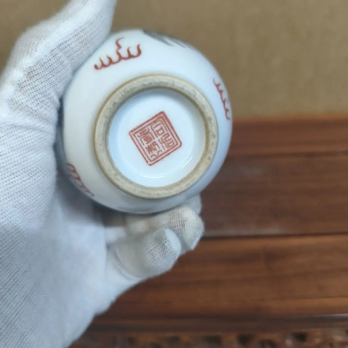 Chinese Antique Hand Painted Ink Color Old Collection Taishi Shaobao Lion Pattern Decorative Ceramic Vase