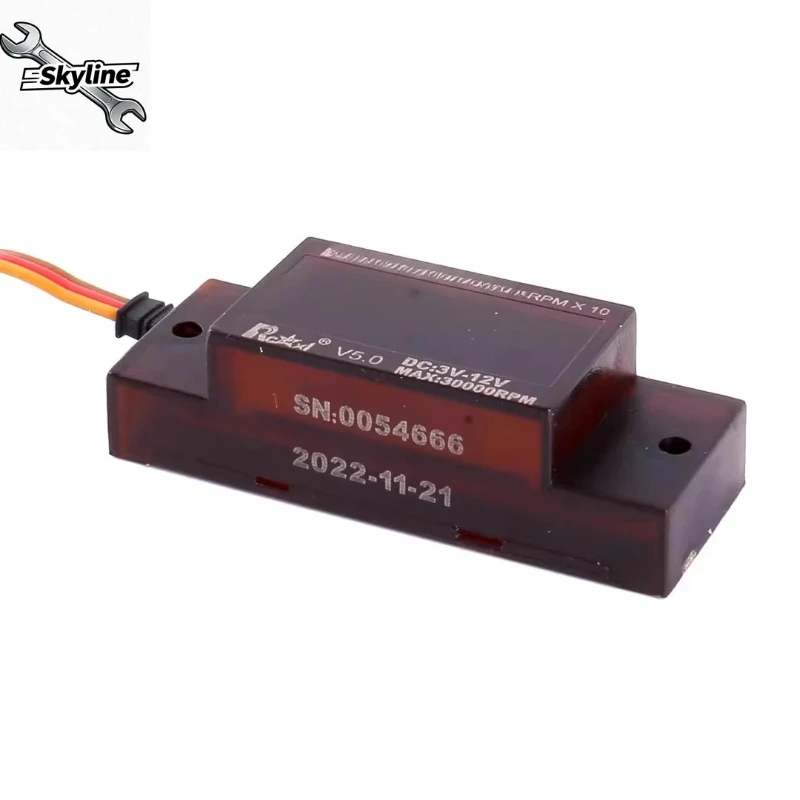 Multifunctional engine meter, integrates tachometer, revolution counter and voltage display for real-time monitoring