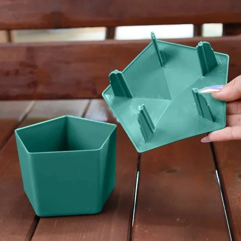 1/12pcs Plastic Snail Trap Catcher Slug Cage Insect Trapper Snail Box Reusable Farm Vegetable Plant Protector Cages Garden Tools