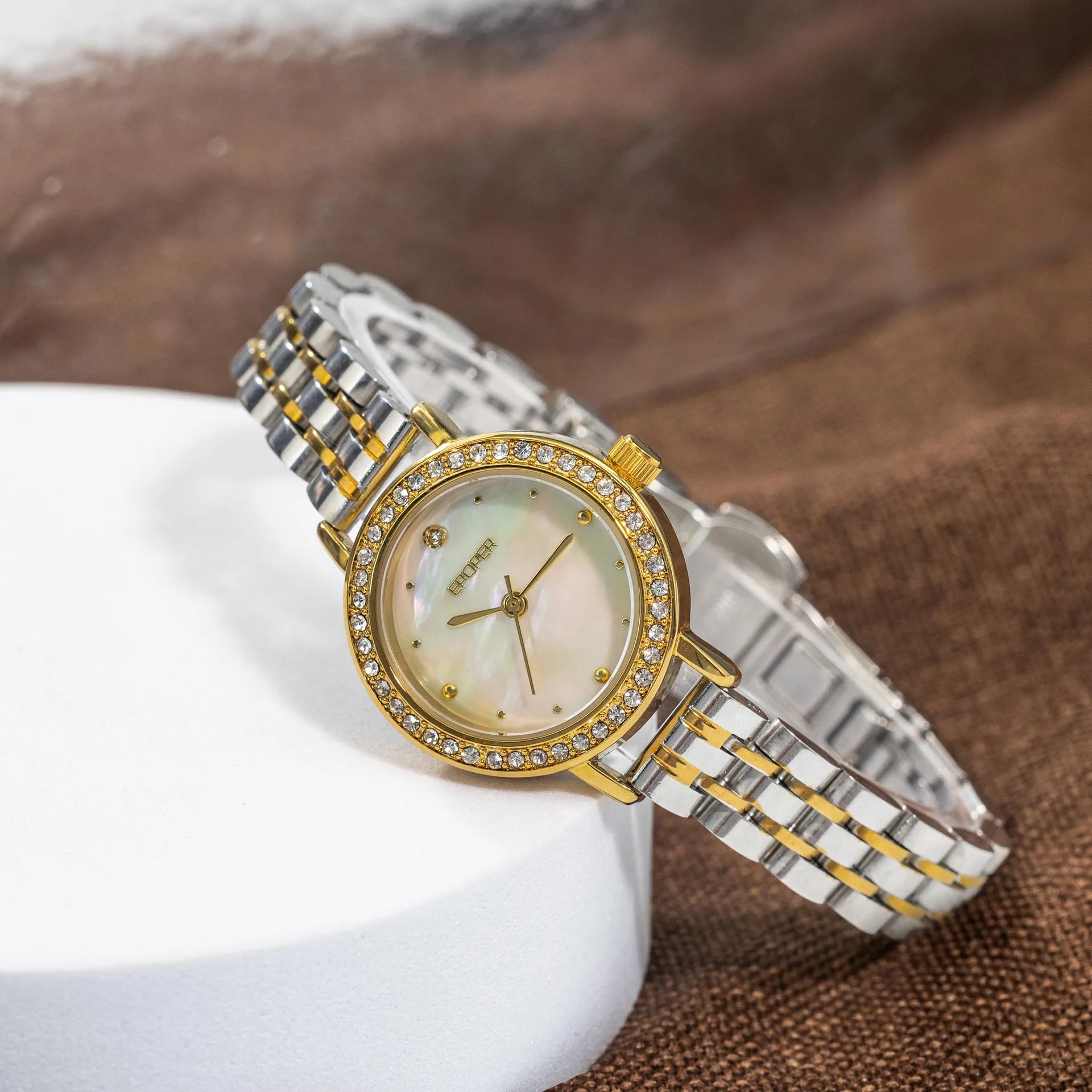 ساعة يد نسائية رائعة، ساعة نسائية أنيقة وفاخرة، ساعة كوارتز ذهبية صغيرة راقية وأنيقة، سلسلة نسائية.