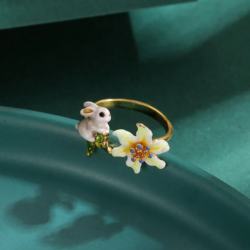 Foreign Trade Jewelry 2024 New Fashion Enamel Glaze Gray Rabbit Gradient Lily Flower Round Earrings For Female Pastoral Style