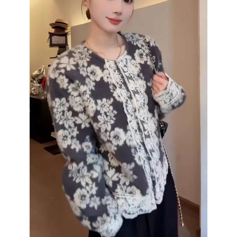 Retro French Splicing Lace Short Coat 2026 Autumn and Winter New Small Fashionable Foreign Style Top Long Sleeve