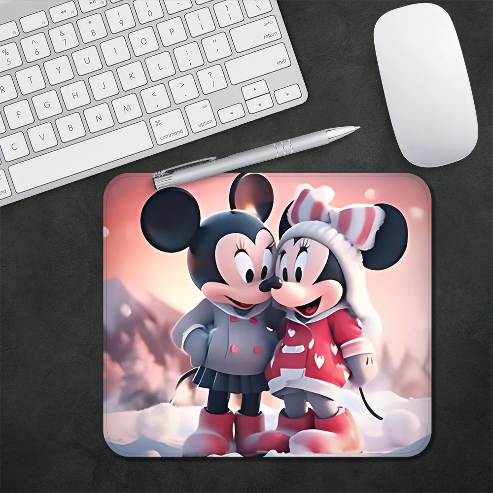 Süßes Anime Paar Mickey Minnie Gaming Mauspad xs kleines Mauspad für PC Gamer Desktop Dekoration Büro Maus Matte Deskmat Teppich