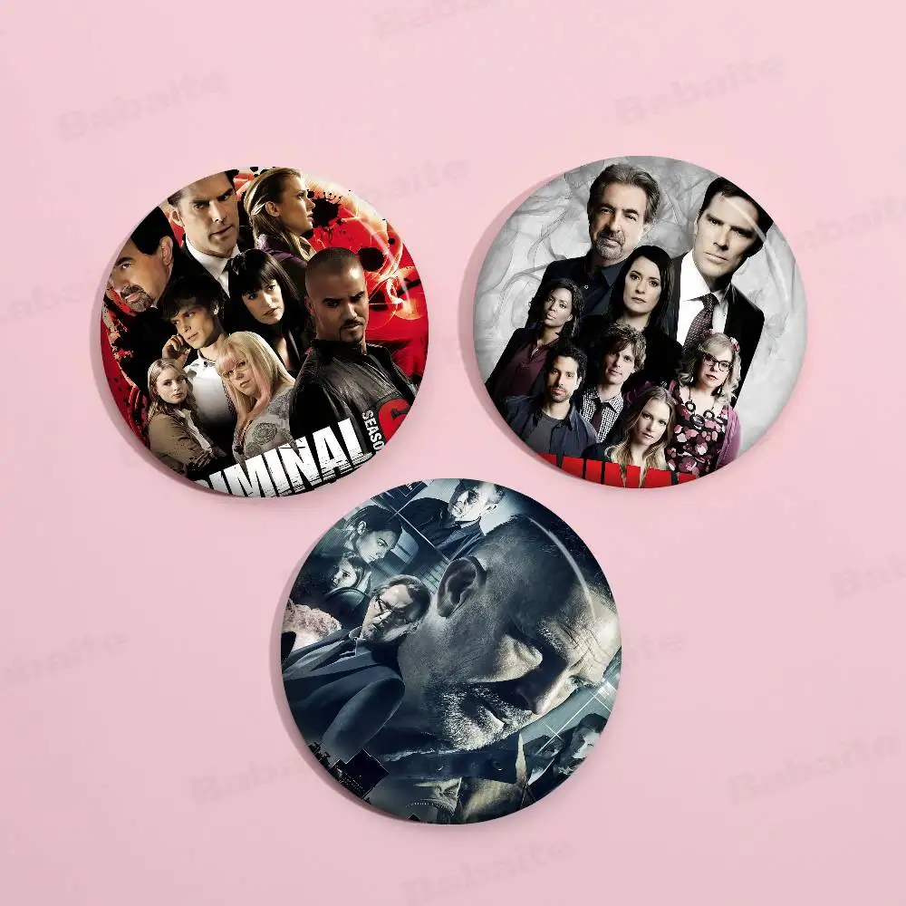 C-Criminal M-Minds TV دبابيس زر مستديرة شعار دبابيس الإبداعية على ظهره الملابس الديكور موضة الكرتون مجوهرات هدايا