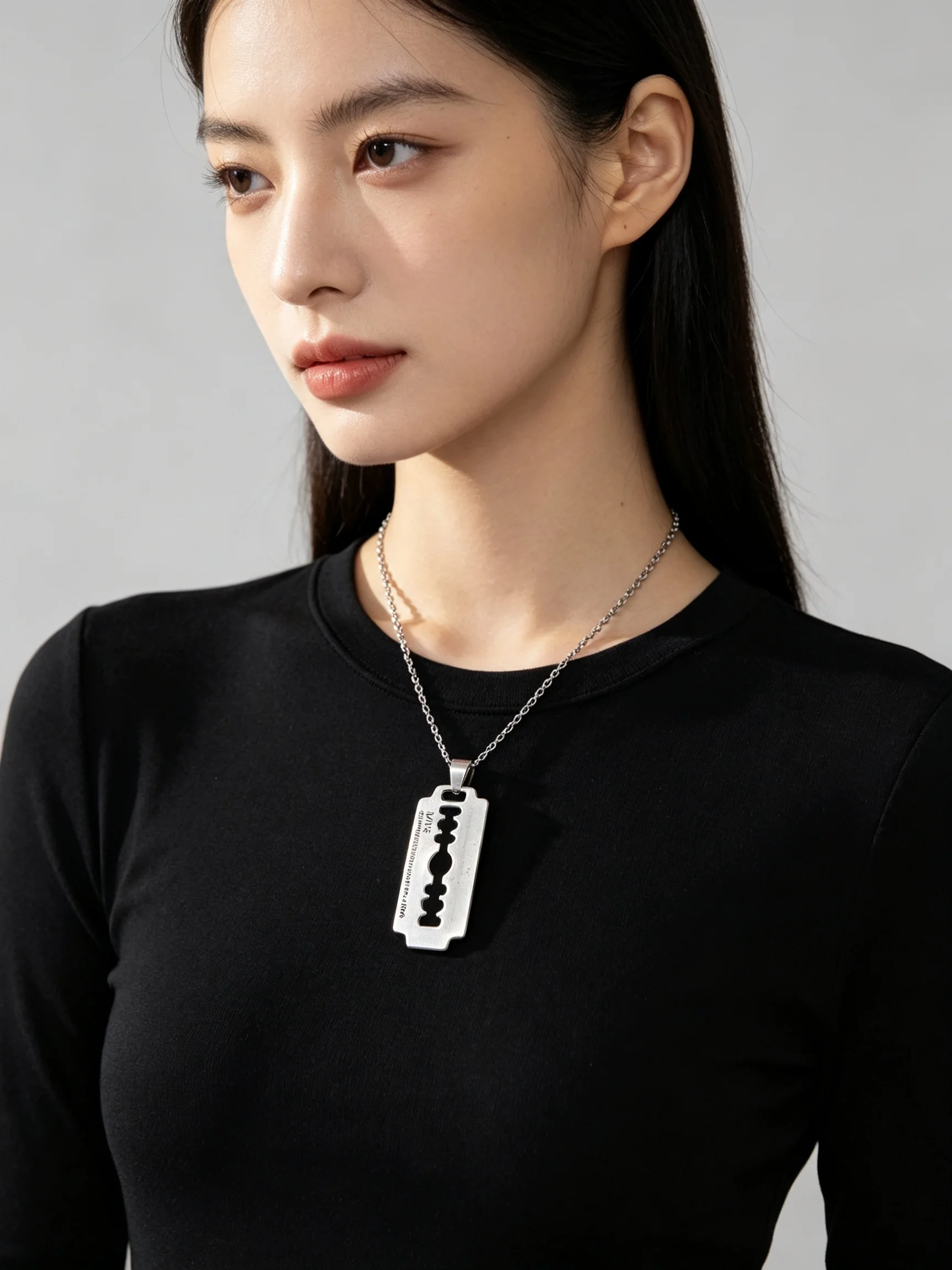 Razor Blade Pendant Necklace Y2K Aesthetic Edgy Gothic Grunge Punk Vintage Jewelry for Women Men Daily Wear Dark Halloween Gift