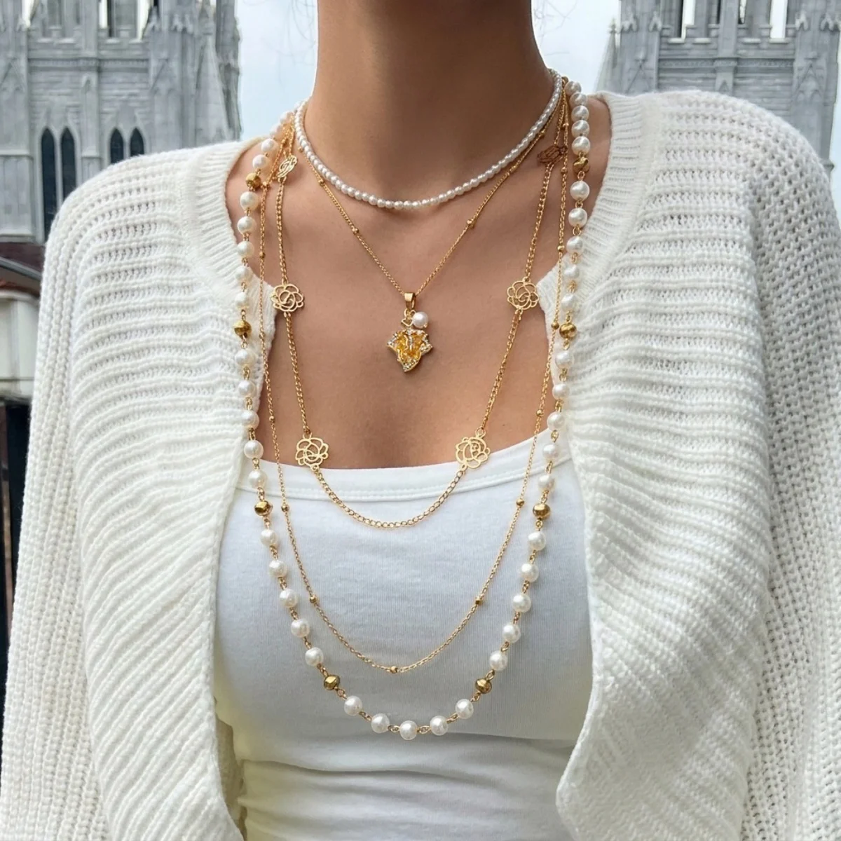 Elegante französische Zirkon-Ahornblatt-Halskette mit hohlen Rosenblüten und simulierten Perlen für Damen und Herren, Ins-Stil, florales Choker-Schmuckstück – Detail 22