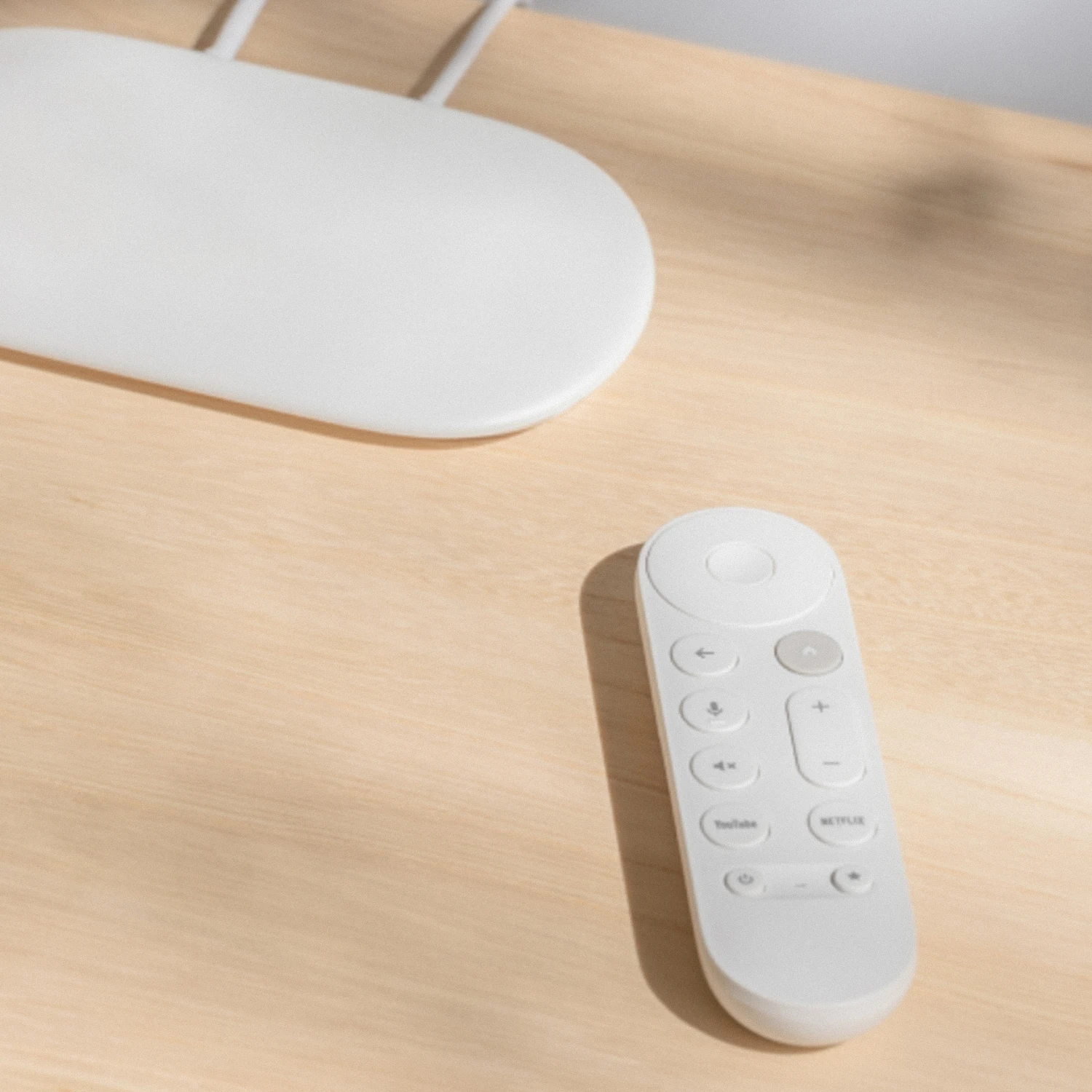 جهاز تحكم عن بعد عالمي لجهاز Google TV Streamer 4K HDR / Chromecast - تحكم صوتي بلوتوث، ابحث عن ميزاتي عن بعد