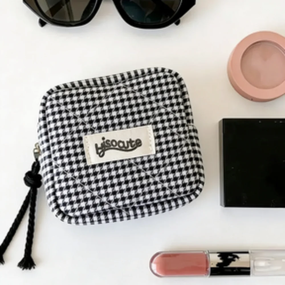 Makeup Bag Small, Mini Checkered Make Up Bag Travel Cute Cosmetic Bags for Women Preppy Makeup Pouch for Purse Zipper Makeup Organizer Case Period Bag Sanitary Napkin Storage Bag for Girls