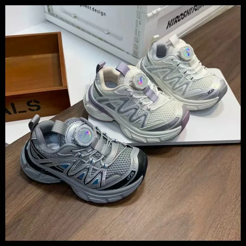 

Детские спортивные кроссовки с вращающейся кнопкой, мягкой подошвой, 2026, абсолютно новые, для мальчиков и девочек, повседневные, нескользящие, стильные