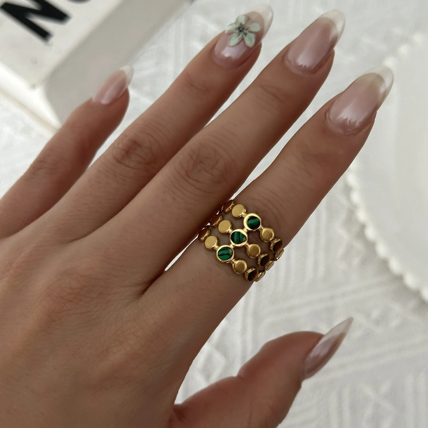 Vintage Naturstein Edelstahl-Ringe für Damen und Herren Trendige Vergoldete Hohle Geometrische Ringe Finger-Accessoires Schmuck