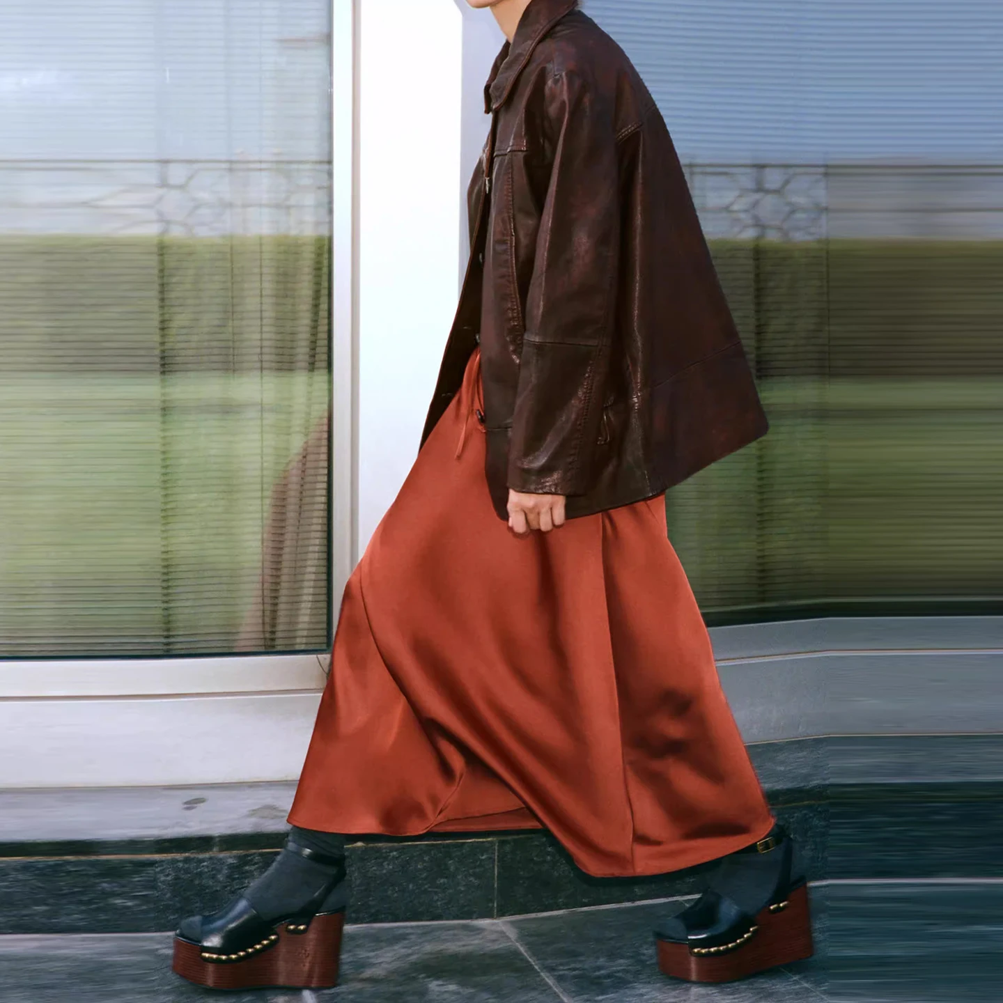 패셔너블한 실크 새틴 미디 스커트 여성용 데일리웨어 우아한 품질 Z 브랜드 2025년 가을 컬렉션 스탠다드 핏