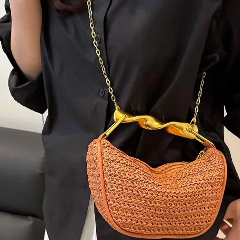 

Women Handwoven Shoulder Bag Knitting Sling Bag with Metal Handle Zipper Handbags Straw Crossbody Bags Seaside Beach Commute Bag