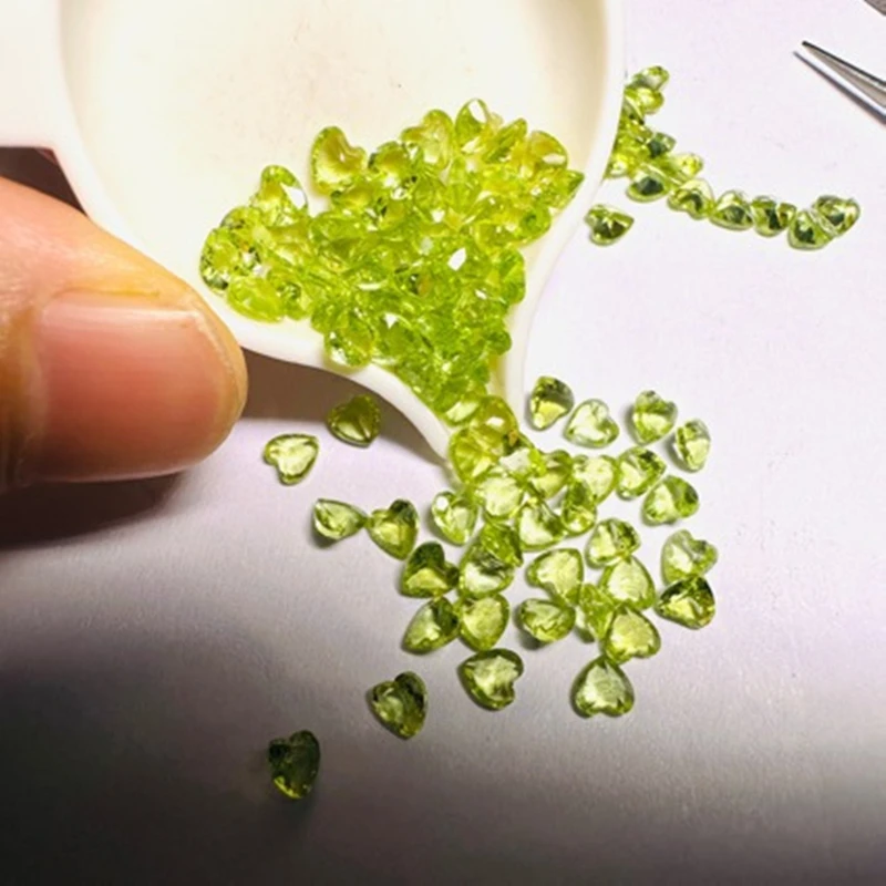 

Factory Wholesale 100% Real Natural Heart Shape Olivine Peridot Gemstone Loose Gems Diy Material for Jewelry