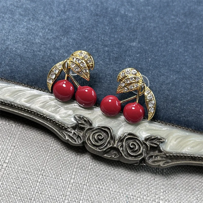 

2025 New Year Autumn Winter Vintage Retro Exquisite Hand-painted Enamel Glaze Rhinestone Leaf Red Fruit Earrings for Women