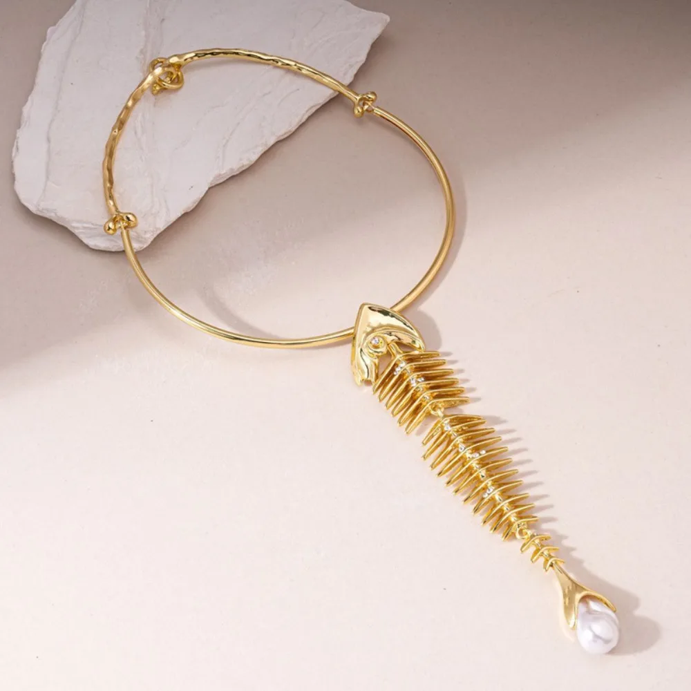Novelty Design Big Fish Bone Pendant Choker Necklace Rhinestone Alloy Fashion Exaggerated Necklace Punk Exquisite
