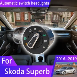 Automatyczny przełącznik reflektorów do Skody Superb 3 MK3 B8 3V 2016 2017 2018 2019 Akcesoria samochodowe Auto Upgrade Tuning Modificati Parts