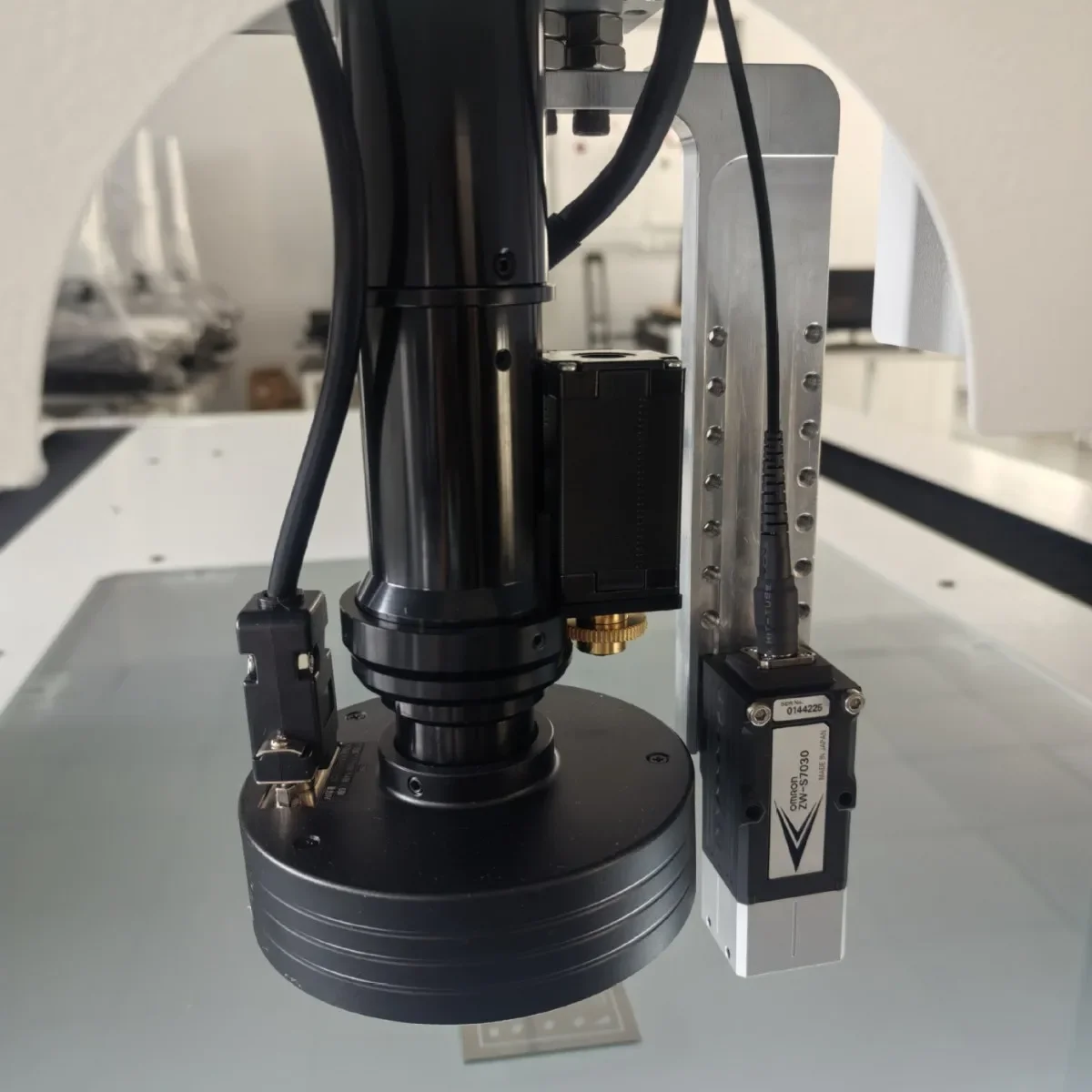 Fully automatic large stroke 2.5-dimensional measuring instrument Gantry type two-dimensional optical image measuring instrument