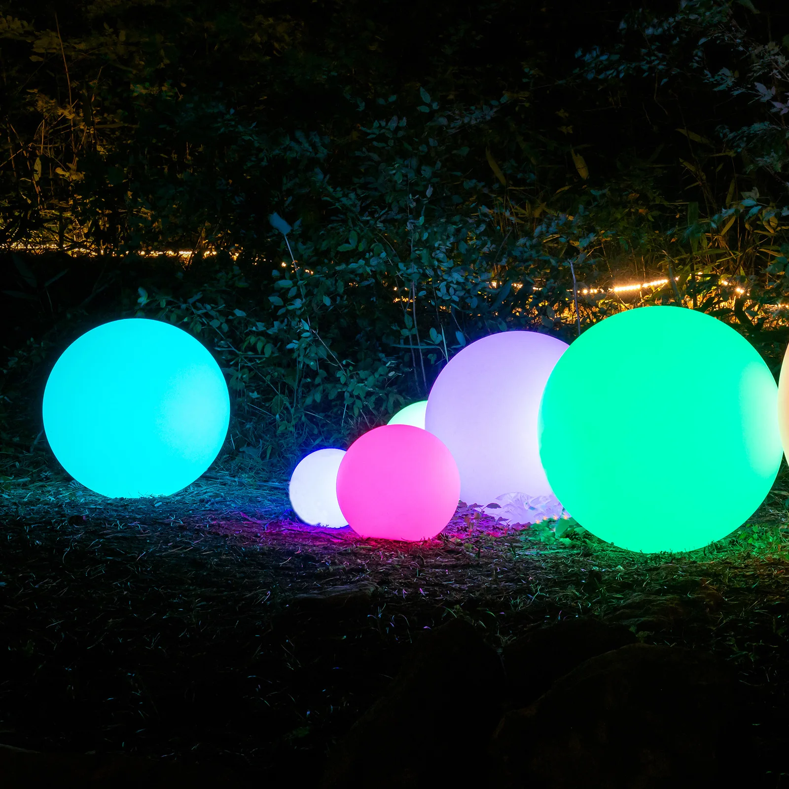 

Solar LED Ball Light with Remote Control 16 Color & Brightness Adjustable IP65 Waterproof Split Solar Garden Lights for Lawn