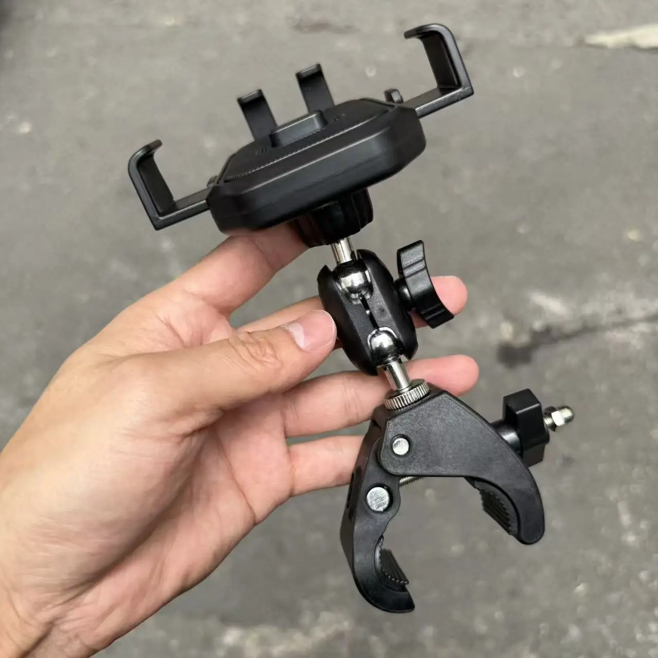 360-Grad-Drehbarer Auto-Lenkrad-Fixierclip Magnetische Saugklemme Große Klemme Fahrrad-Handyhalterung Universal – Detail 3