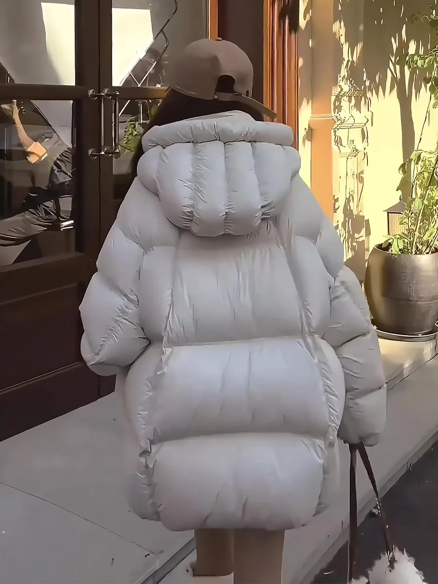 Płaszcz zimowy damski Cloud Puff White Du down Jaet, ocieplany, z wysokim kołnierzem, kapturem, ciepły, casualowy, długi, zapinany na zamek.