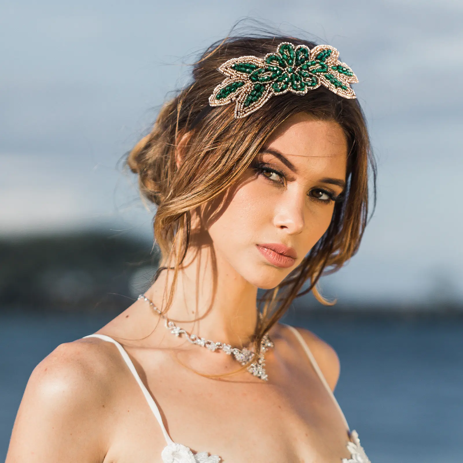 

Стильный ободок для волос из смолы с бусинами, 1 шт., для вечеринок, свадеб, танцев, балов, элегантные аксессуары для волос, праздничный ободок