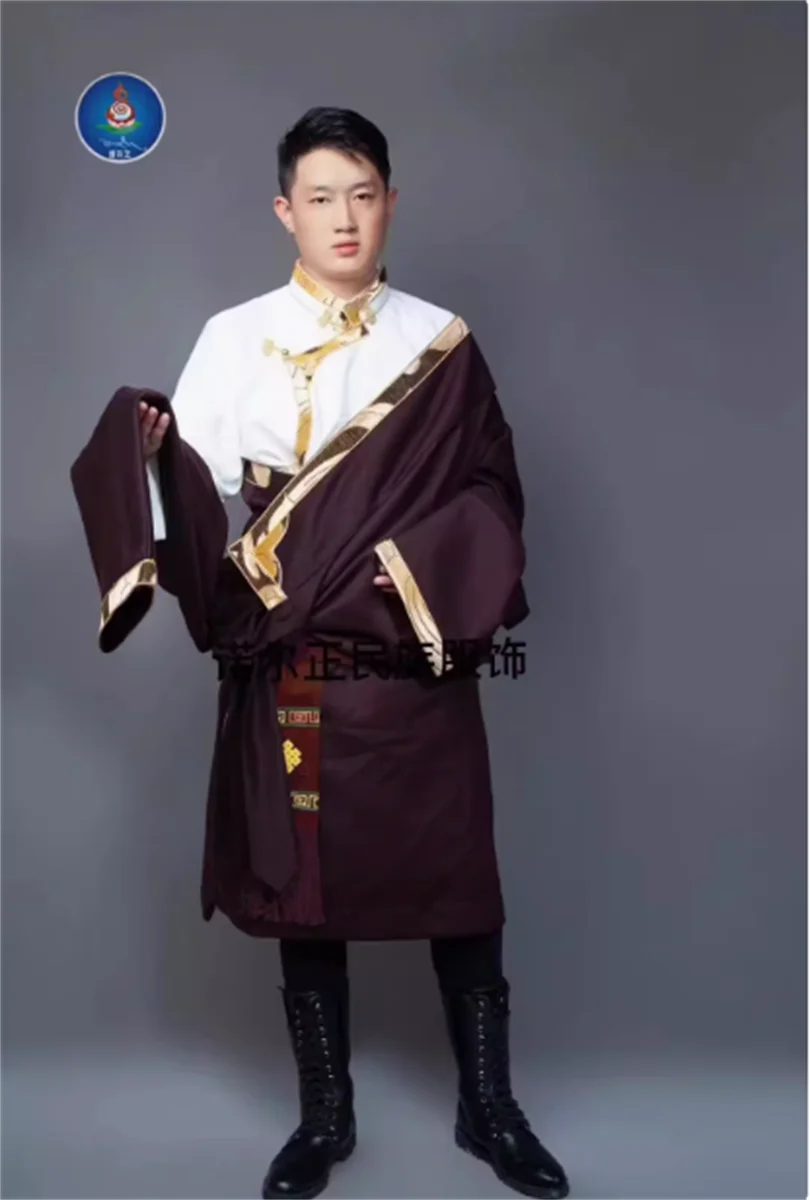 

Tibetan gowns for men and women are in the same style, with ethnic winter Xizang clothing